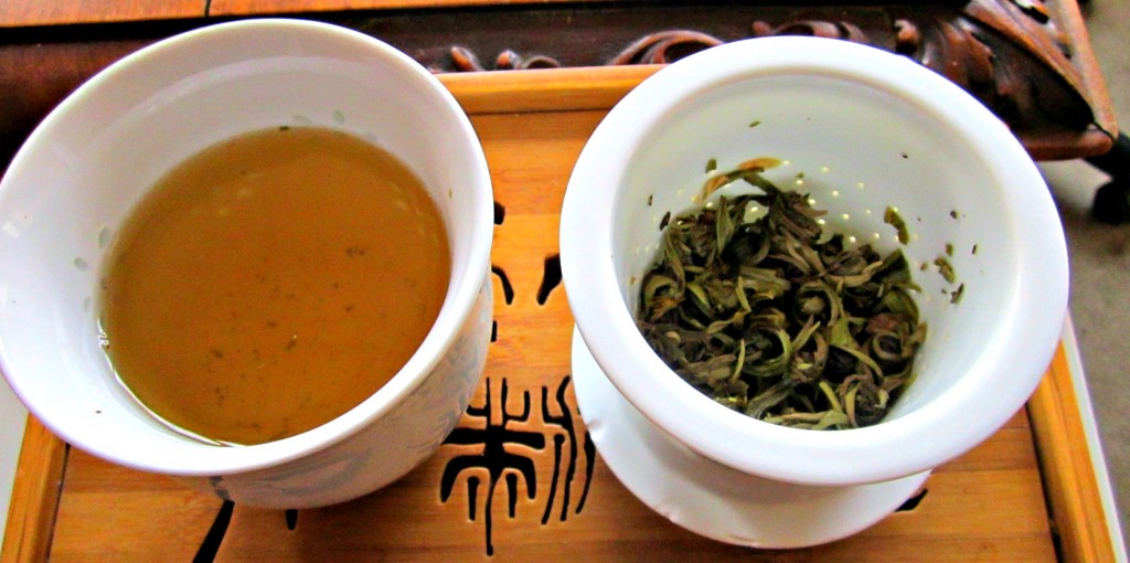 The brew and leaves after one infusion